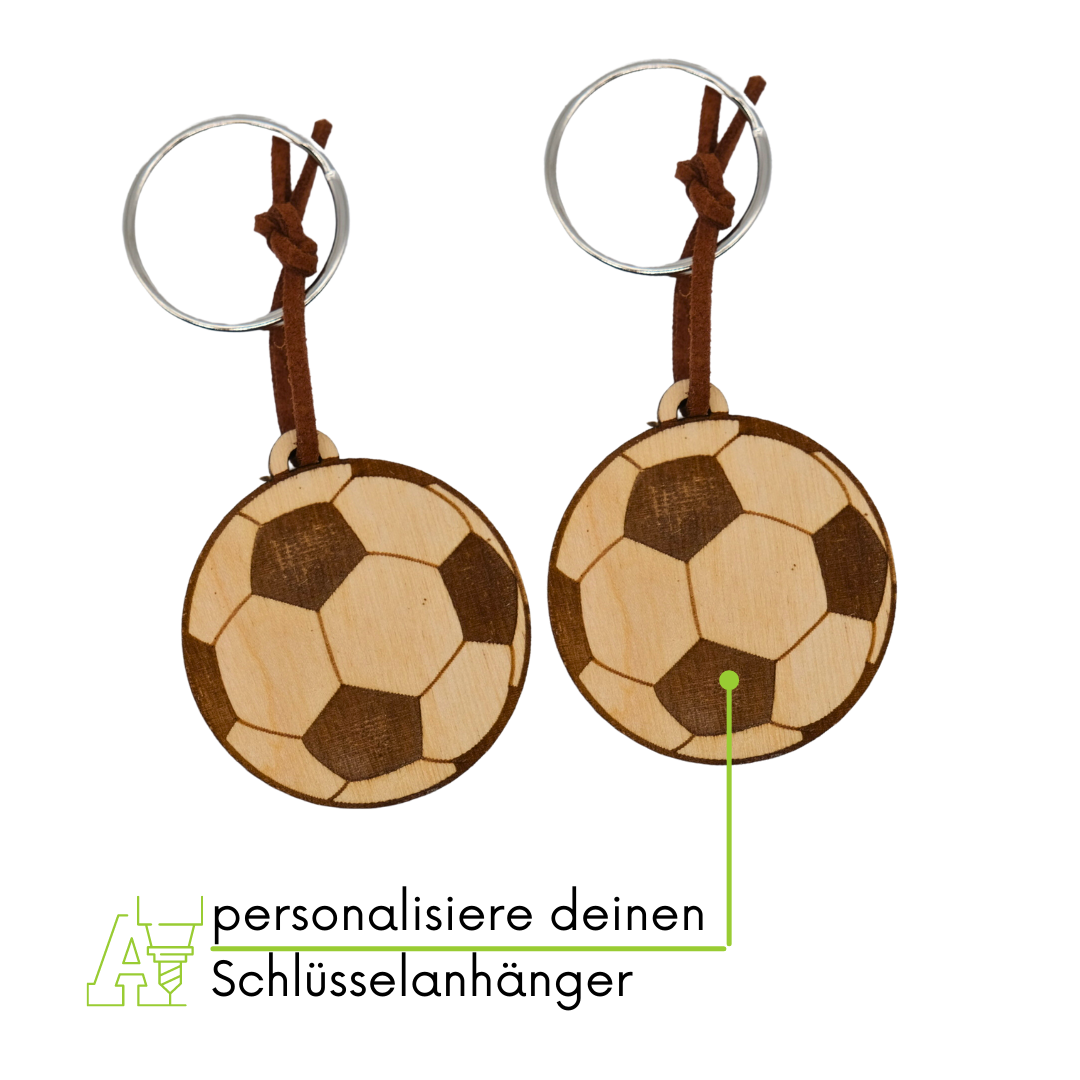 personalisierter Schlüsselanhänger aus Holz mit stabilem Lederband und Schlüsselring (Fußball)