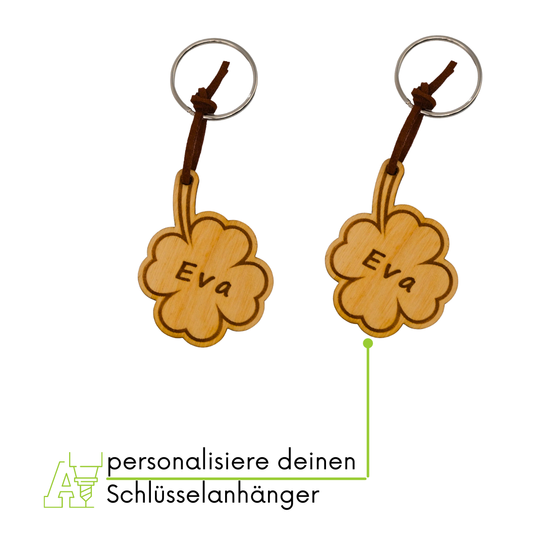 personalisierter Schlüsselanhänger aus Holz mit stabilem Lederband und Schlüsselring (Kleeblatt)
